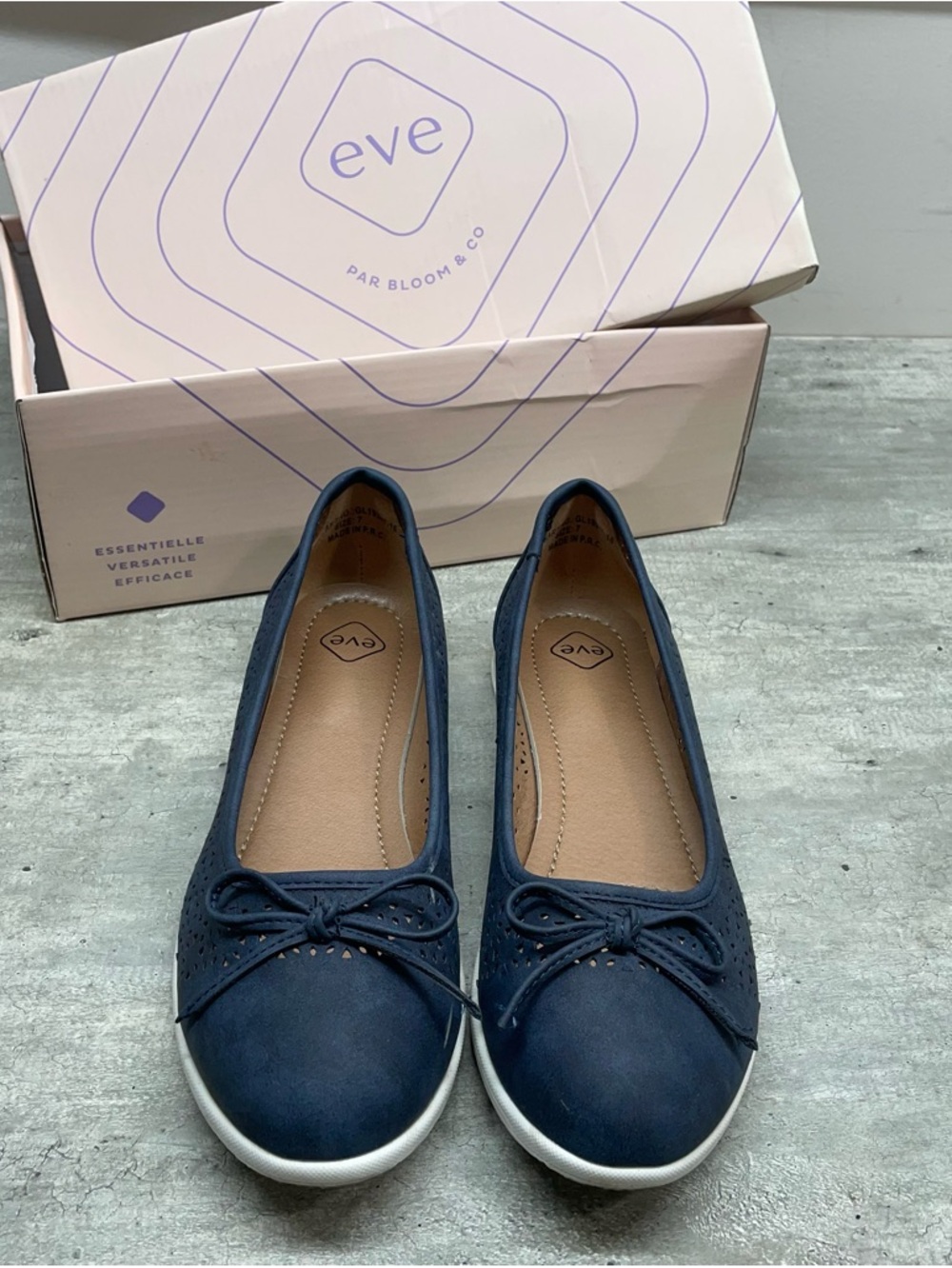 Eve par Bloom & Co Ballet Flats Womens 7 Navy Blue Good Laser Cut Bow GL19247-16